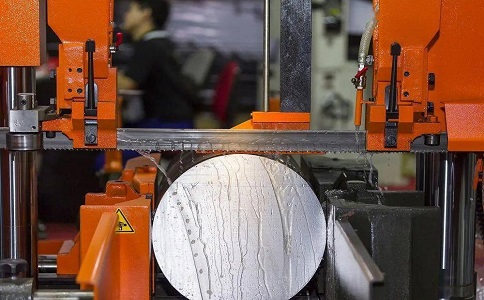 桂平立式金属带锯床切削出现跑带故障解决方法！